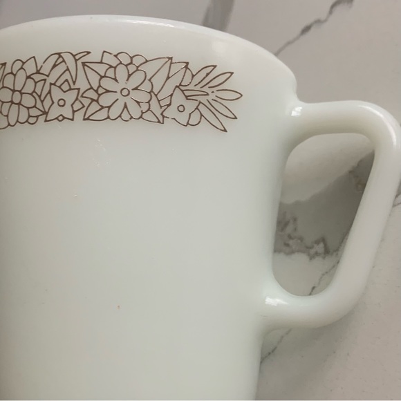 Brown pattern Pyrex Cups - Picture 5 of 9